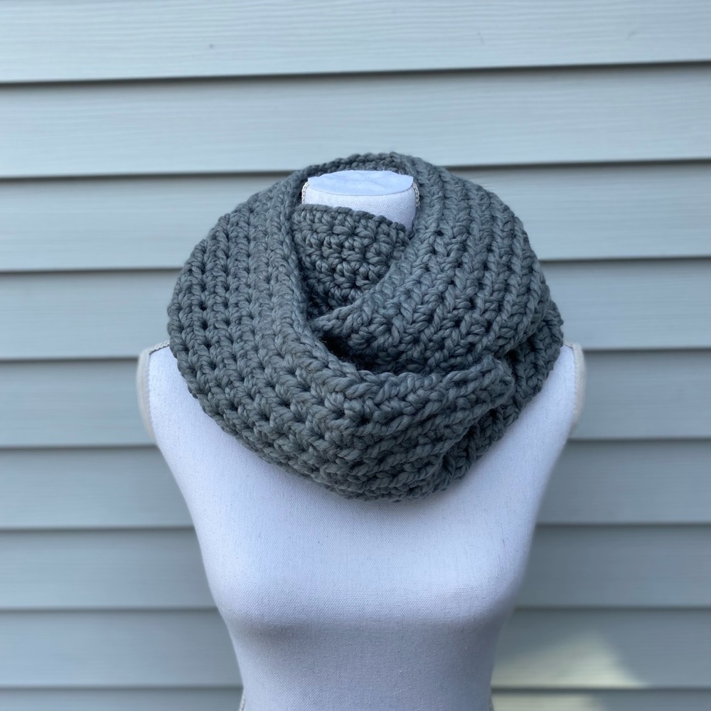 Tarcie Knitwear handmade infinity scarf in Slate
